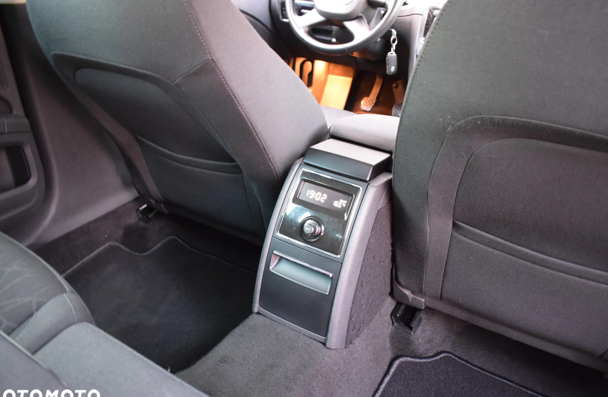 Skoda Superb cena 33900 przebieg: 243000, rok produkcji 2012 z Pruszcz Gdański małe 596